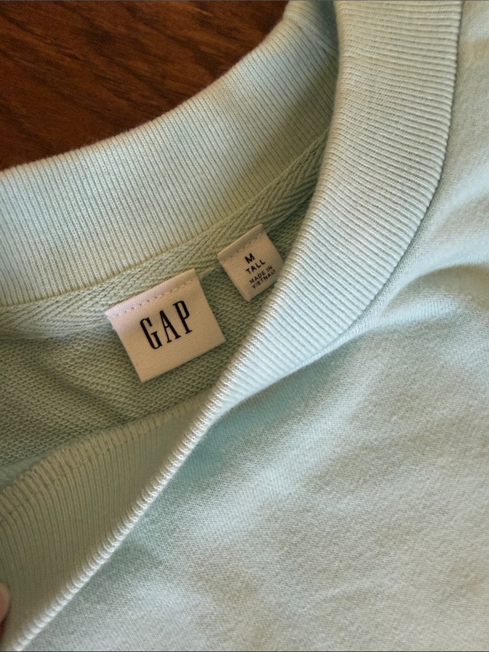 GAP Women’s Ombré Crewneck Sweatshirt - Picture 3 of 5